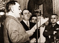 Com o golpe de 1937, Vargas se manteve no poder e deu início ao Estado Novo
